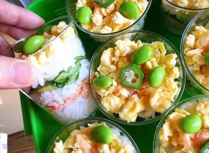傷む心配軽減！海鮮未使用カップちらし寿司-レシピのメイン写真