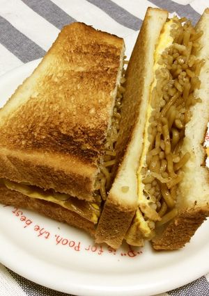 ポロポロしにくい焼きそばサンド-レシピのメイン写真