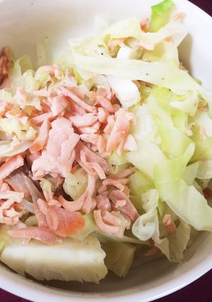 茹でキャベツ&スモークサーモン炒め-レシピのメイン写真