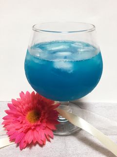 ブルーキュラソーを使ったカクテル-レシピのメイン写真