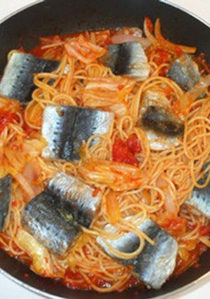 魚・イワシ+トマト缶+キャベツのパスタ-レシピのメイン写真