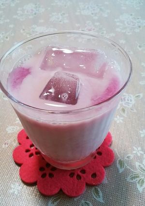 スッキリ♬赤しそジュースの牛乳割り♬-レシピのメイン写真