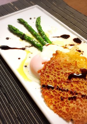 アスパラの温泉卵乗せサラダ ガレット添え-レシピのメイン写真