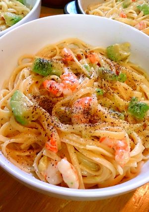 えびとアボカドの簡単クリームパスタ-レシピのメイン写真