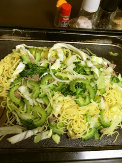 市販3食焼きそばのゴーヤ塩焼きそば-レシピのメイン写真