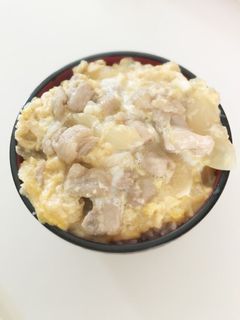 簡単!めんつゆでふわとろ親子丼♡-レシピのメイン写真