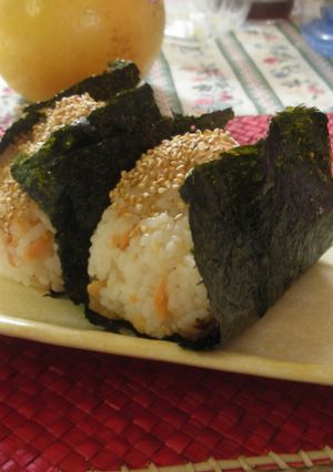 忙しい朝でもOK　本格鮭おにぎり-レシピのメイン写真