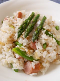 簡単!アスパラとウィンナーの炒めご飯-レシピのメイン写真