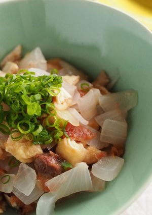 おあげと新玉葱の梅蒸し煮-レシピのメイン写真