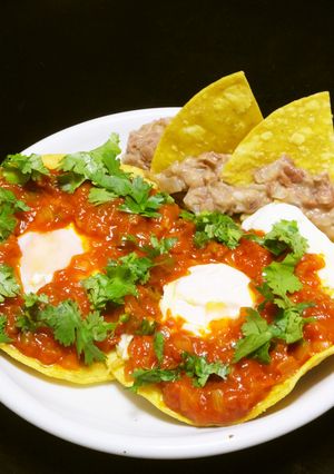 メキシコ風朝食プレート：目玉焼きとソース-レシピのメイン写真