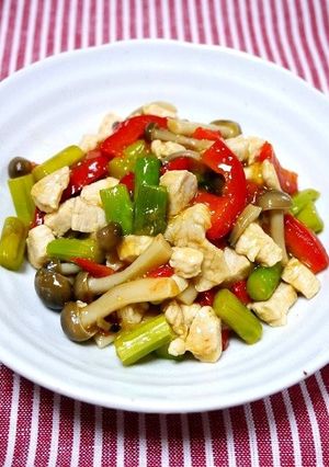簡単！アスパラとムネ肉のうどん出汁炒め-レシピのメイン写真