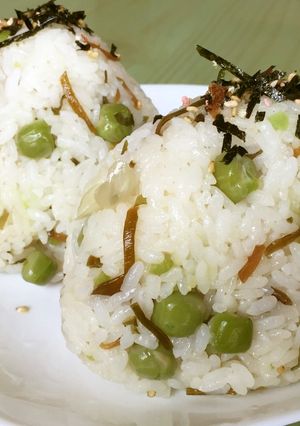 ☆青えんどう豆 生姜昆布 おにぎり-レシピのメイン写真