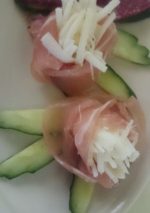 おつまみに！チーズと生ハムでお花-レシピのメイン写真