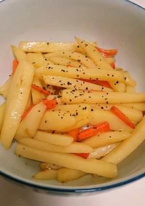 じゃがいもと人参 塩バター炒め-レシピのメイン写真