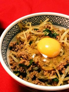 豚挽き肉ニラモヤシ玉スタミナ丼-レシピのメイン写真