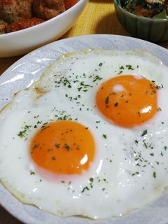 プリッと白身の黄身トロ目玉焼き※簡単朝食-レシピのメイン写真