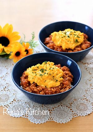 ヤンニョムオムそぼろ丼-レシピのメイン写真