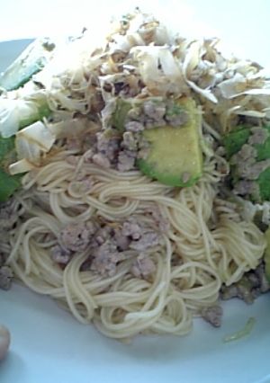 アボカドとひき肉でそうめんチャンプルー-レシピのメイン写真