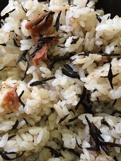梅とひじきの炊き込みごはん-レシピのメイン写真
