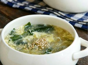 ☆簡単☆ふわふわ卵とワカメの春雨スープ-レシピのメイン写真
