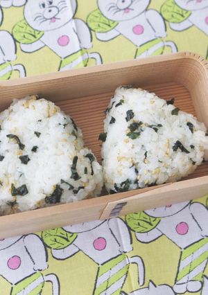 混ぜ込みわかめで簡単オイルおにぎり-レシピのメイン写真