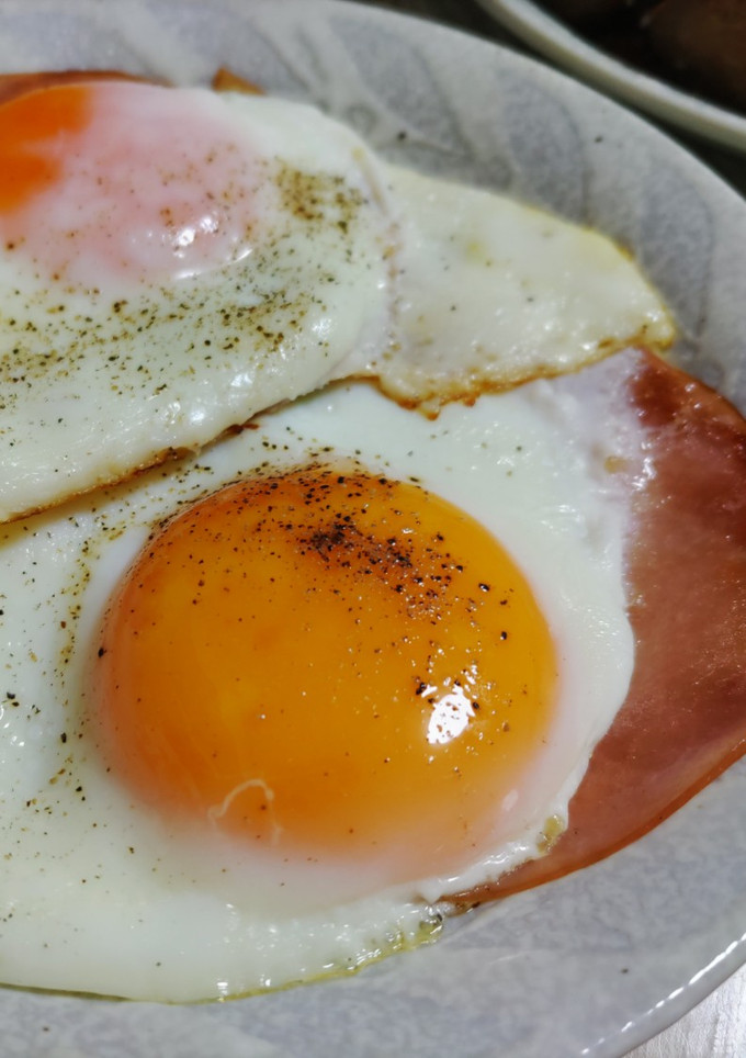 とろむぎゅ2種のハムエッグ※簡単朝ご飯-レシピのメイン写真