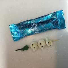 A picture of 割けるチーズＤＥだんご３兄弟.