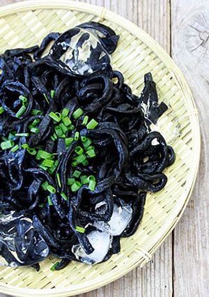 竹炭パウダーのひんやり♪手打ちうどん-レシピのメイン写真