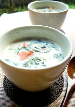 鮭とほうれん草の豆乳コンソメスープ-レシピのメイン写真