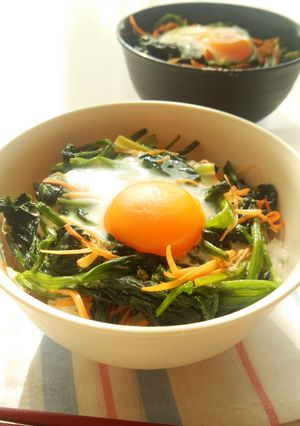 ほうれん草とにんじんの巣ごもり卵丼-レシピのメイン写真