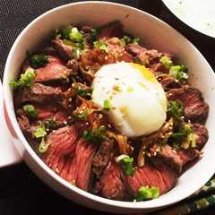 簡単！牛ステーキ肉で絶品ローストビーフ丼-レシピのメイン写真