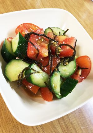 キュウリとトマトの胡麻和えサラダ-レシピのメイン写真