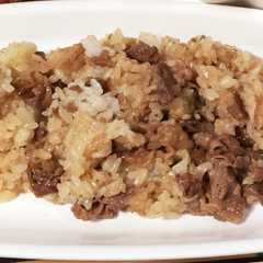 รูปของ 牛肉の混ぜ寿司