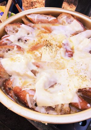 キャンプで皆でオニオングラタンスープ-レシピのメイン写真