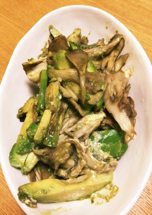 アボガドと舞茸のマヨポン炒め-レシピのメイン写真