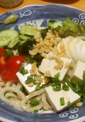 うどんサラダでお腹いっぱい！野菜たっぷり-レシピのメイン写真