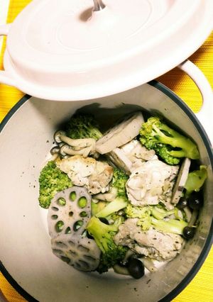 バーミキュラ鶏肉と野菜のハーブソルト煮-レシピのメイン写真