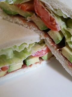 アボカドトマトと生ハムのサンドイッチ-レシピのメイン写真