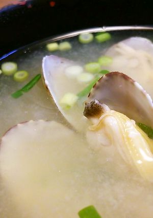 コハク酸の滲み出たあさり味噌汁。-レシピのメイン写真