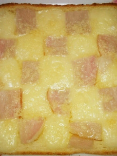 オシャレ!ハム×チーズのチェックトースト-レシピのメイン写真