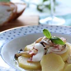 รูปของ 煮込むだけ簡単♪じゃがいもの白ワイン煮