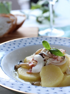 煮込むだけ簡単♪じゃがいもの白ワイン煮-レシピのメイン写真