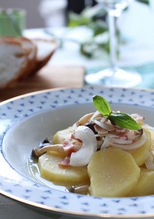 煮込むだけ簡単♪じゃがいもの白ワイン煮-レシピのメイン写真