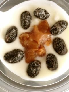 梅と黒豆で☆ヨーグルトデザート♪-レシピのメイン写真