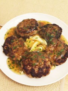梅と大葉の餡かけ〜和風ハンバーグ-レシピのメイン写真
