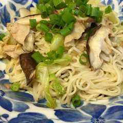 รูปของ 簡単❗️しいたけ・キャベツで焼きそうめん