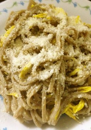 お蕎麦カルボナーラ菊の花風味-レシピのメイン写真