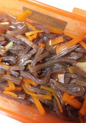 そんなに甘くないこんにゃくぜんまい煮物-レシピのメイン写真