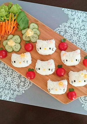 キャラ弁♪キティちゃんのおにぎりプレート-レシピのメイン写真
