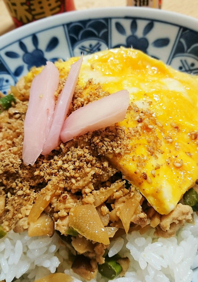 鶏そぼろライスにしょうが酢漬と卵焼いて-レシピのメイン写真